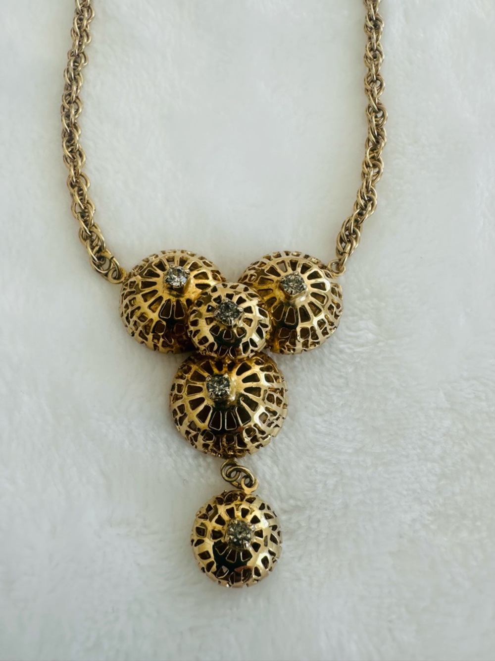 Vintage 1960s necklace gold tone sparkly centers